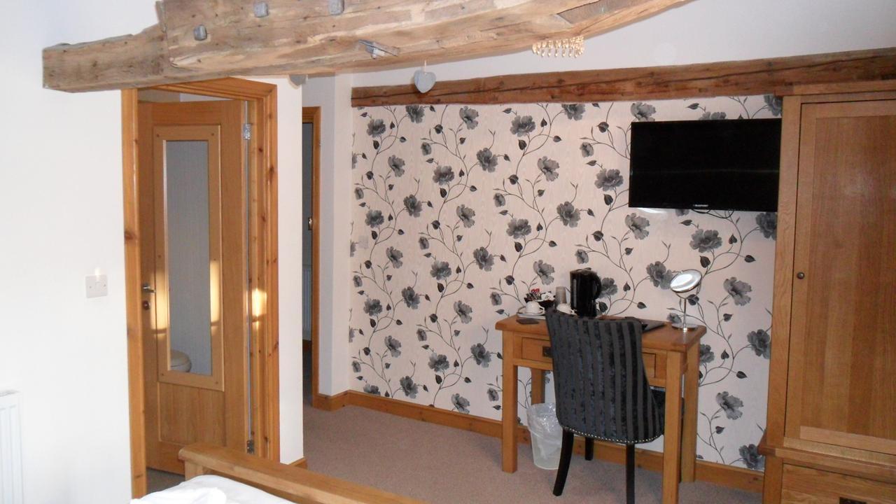 The Bear Bed and Breakfast Rhayader Exteriör bild